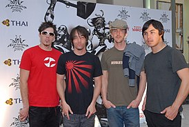 Hoobastank на вручении наград MTV Asia Awards 2006. Слева направо: Дэн Эстрин, Даг Робб, Крис Хессе и Джош Морью.