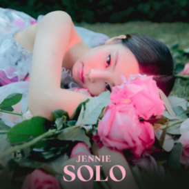 Обложка сингла Дженни «Solo» (2018)