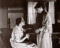 С Эдит Чепмен (справа) в фильме «Окружная ярмарка[en]» (1920)