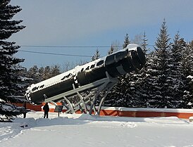 Макет-памятник ракеты РСМ-52 у проходной ФНПЦ «Алтай» в Бийске