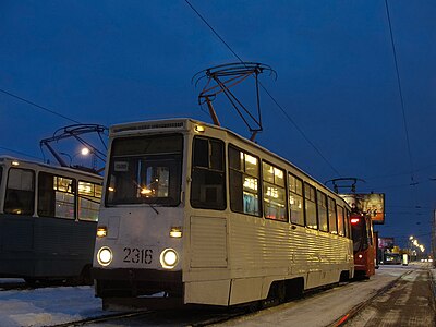 вагон 71-605А, основной тип трамвая в городе в 1990-х гг.