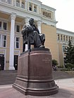 Памятник Узеиру Гаджибекову перед зданием академии