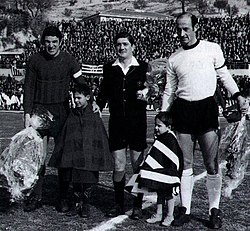 Маццоне (справа) капитан Асколи в 1968 году