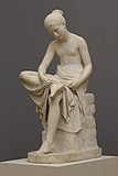 Нимфа, надевающая сандалии. 1817. Мрамор. Новая пинакотека, Мюнхен