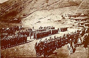 Ататюрк в Битлисе перед построением турецких войск. 1916 год