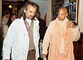 Мукунда Госвами и Джордж Харрисон в Бхактиведанта-мэноре (1996 год)