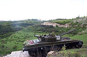 Восстановленный танк T-72 в мемориале штурма Шуши. 22 сентября 2023 года танк демонтирован и вывезен в Баку.