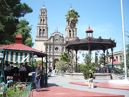 Центральная площадь и кафедральный собор в городе Чиуауа