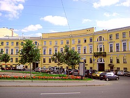Фасад со стороны Семёновской площади