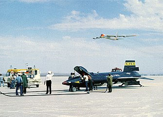 Balls 8 пролетает над North American X-15-2 (сентябрь 1961 года)