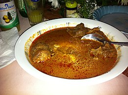 Ганский фуфу в супе из пальмовых орехов с козлятиной