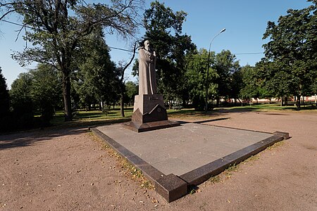 Памятник Николаю Рериху в саду «Василеостровец»