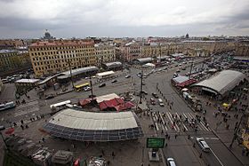 Сенная площадь и Садовая улица в 2014 году (видны торговые павильоны, впоследствии снесённые)