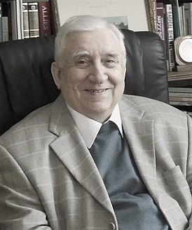 Академик Виталий Владимирович Журкин, почетный директор Института Европы РАН в своём кабинете
