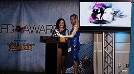 Кэтрин Тэйлер и Клейо Валентьен на Inked Awards в 2016 году