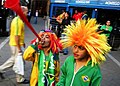 Вувузела в руках болельщиков сборной Бразилии по футболу в День Вувузелы