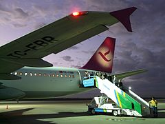 Посадка пассажиров в Airbus A320 авиакомпании Freebird Airlines