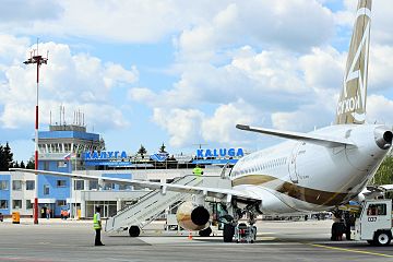 Sukhoi Superjet 100 в аэропорту Калуги