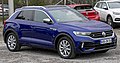 Фиолетовый Volkswagen T-Roc R в Штутгарте, под дождём