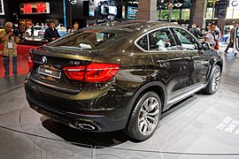 BMW X6 F16 вид сзади