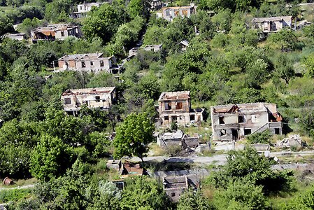 Дома в Цхинвале, разрушенные во время войны.