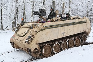 M113 1-го батальона 4-го пехотного полка армии США во время учений Allied Spirit в Объединённом многонациональном центре готовности в Хоэнфельсе, Бавария, 2015 год