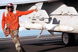 Ракета AGM-88 HARM на самолёте McDonnell Douglas F/A-18 Hornet
