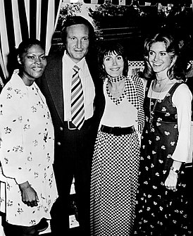 Киршнер с Дайонн Уорвик, Хелен Редди, Оливией Ньютон-Джон, 1974 г.