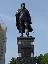 Памятник основателю Хабаровска капитану Я. В. Дьяченко, командиру 13-го Сибирского линейного батальона.