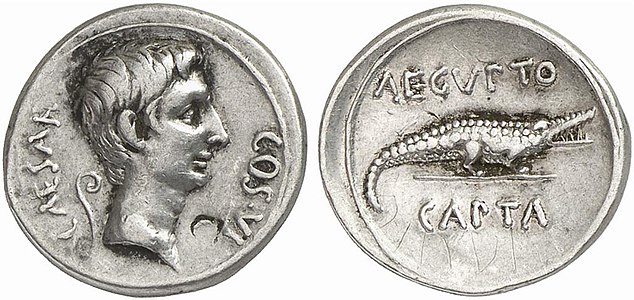 Серебряный денарий с портретом Октавиана, отчеканенный в честь победы над Египтом, ок. 29—27 годов до н. э.
