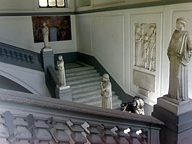 Парадная лестница. Фотография 2012 года