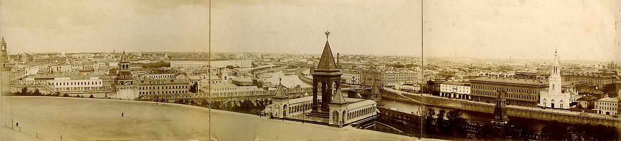 Памятник на панораме Кремля от колокольни Ивана Великого, 1900-1901 годы