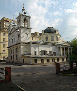 Большой Власьевский переулок, 2/2. Храм Успения Пресвятой Богородицы на Могильцах на углу Большого Власьевского (слева) и Большого Могильцевского