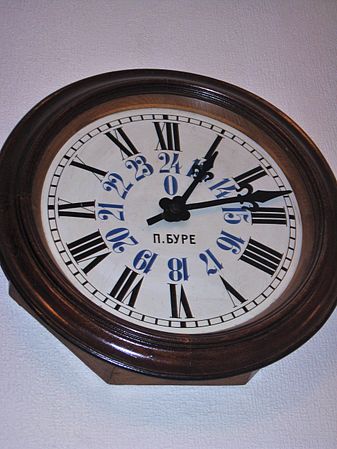 Часы «Павел Буре» на станции Пресня