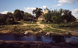 Долина Копытовки у Тихвинской церкви в 1964 году, после застройки земель к северу от реки многоэтажными домами