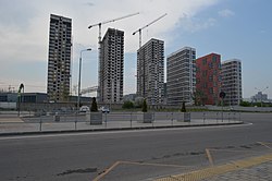 Строительство домов-многоэтажек по улице (май 2019)