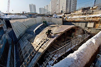 Монтаж механизированной опалубки свода.