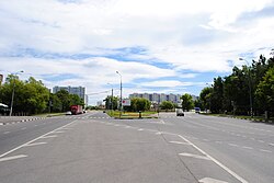 Слияние улицы Воронцовские Пруды (слева) с улицей Новаторов (справа)