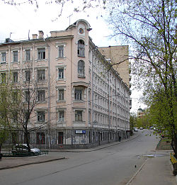 № 11/7 на углу с улицей Климашкина (справа) в 2007 году.