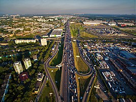 М5 Урал в Московской области. На ближнем плане — транспортная развязка с Дзержинским шоссе и Смирновской улицей, сразу за железной дорогой — развязка с Новоегорьевским шоссе