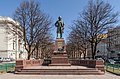 Монумент Глинке на Театральной пл. рядом с Мариинским театром и консерваторией в Петербурге