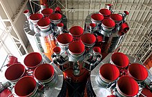 Двигательная установка РД-107 космического носителя «Союз» в техническом ангаре на космодроме Байконур. Такие двигатели подняли в космос первые ИСЗ и первых космонавтов. Тяга на Земле — 83,5 тс. Первый полёт — 1957 год
