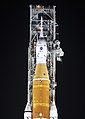 Artemis 1 на гусеничном транспортёре перед испытаниями