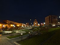 Вид из парка Славы на стелу «Город воинской славы» и Успенский собор
