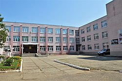 Татарско-русская средняя общеобразовательная школа № 68: ул. Рихарда Зорге, 71А. Открыта в 1977 году (июнь 2019)