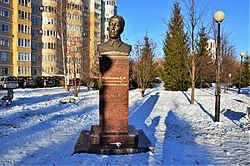 Памятник-бюст Герою Советского Союза Дмитрию Карбышеву (декабрь 2018)