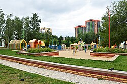 Одна из игровых площадок в Детском парке «Калейдоскоп» (июнь 2019)