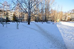 Один из дворов в 1-м микрорайоне (Горки-1), когда-то называвшихся «квадратом» (декабрь 2018)