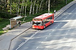 Автобус маршрута 5 (модель МАЗ-103) на улице Танковой (май 2019)