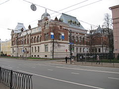 Казанская художественная школа. С 1941 по 2003 годы — второе здание КАИ
